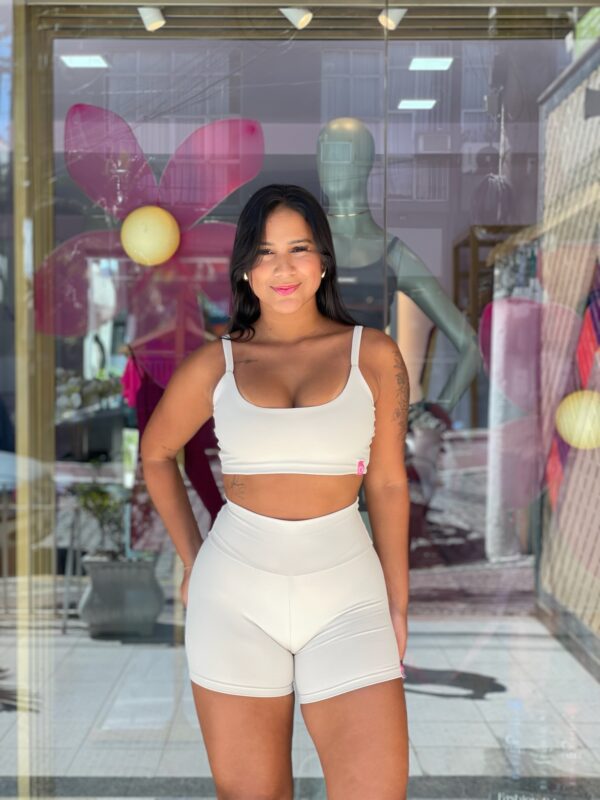 SHORT ESSENCIA